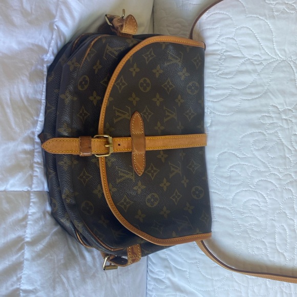 100% Authentic LOUIS VUITTON Saumur 30 Monogram Shoulder Bag. - Picture 2 of 16